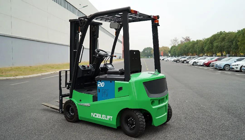 電動(dòng)叉車(chē)